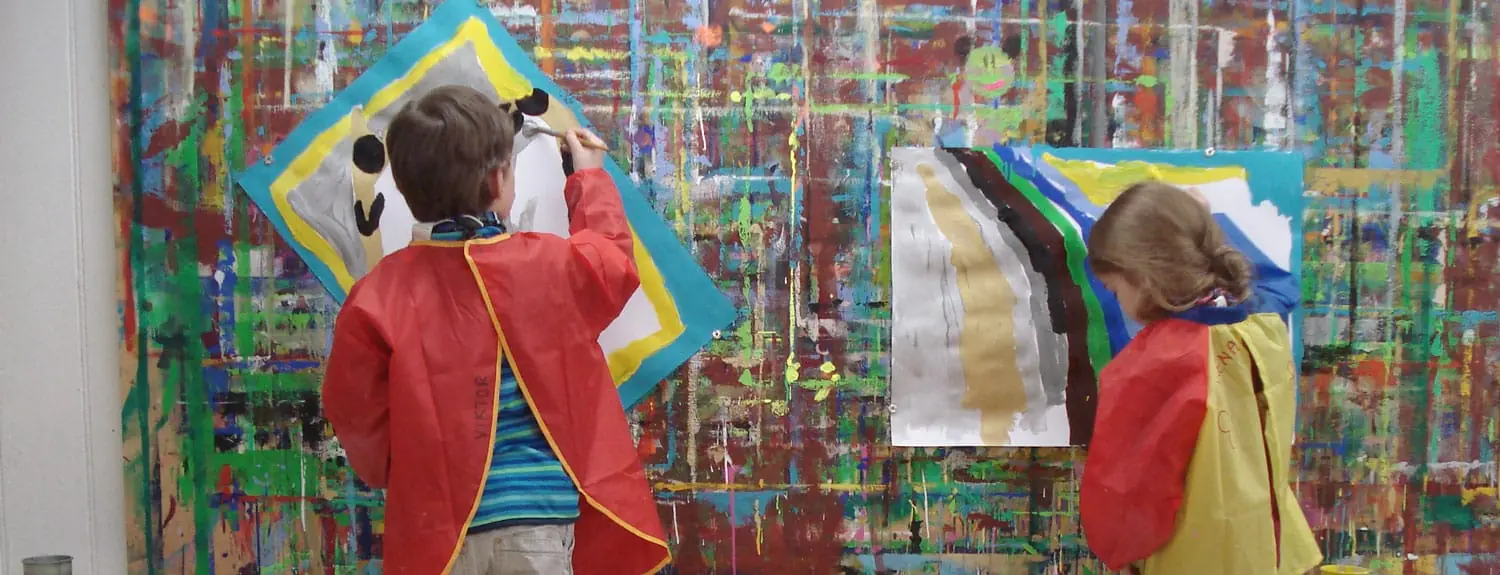 Kindermalatelier Brig — Kinder beim Malen im Atelier